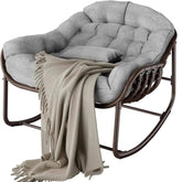 Fauteuil à bascule cocon en rotin naturel, conçu pour un confort cosy et un style élégant dans la pièce.