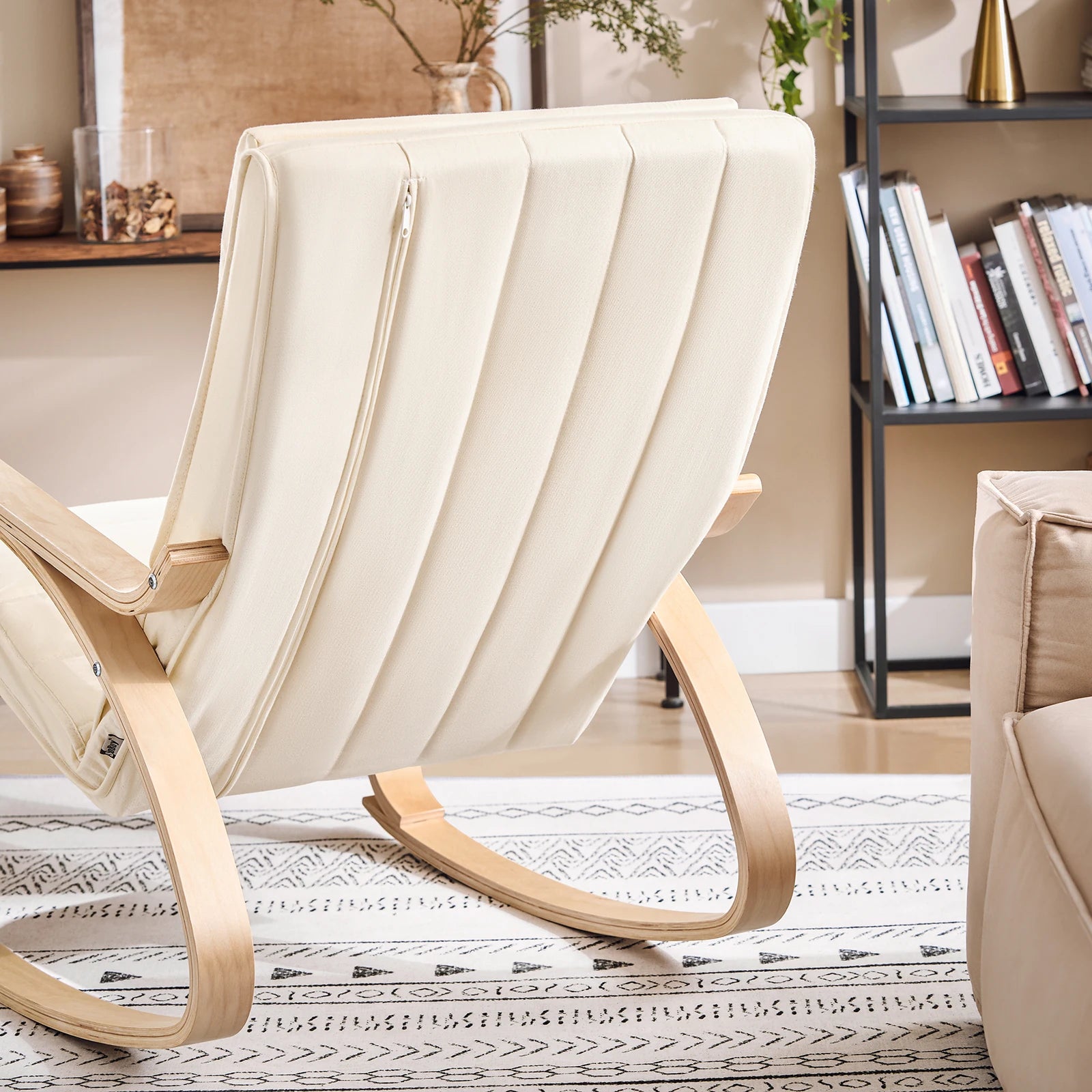 Fauteuil à bascule tendance beige