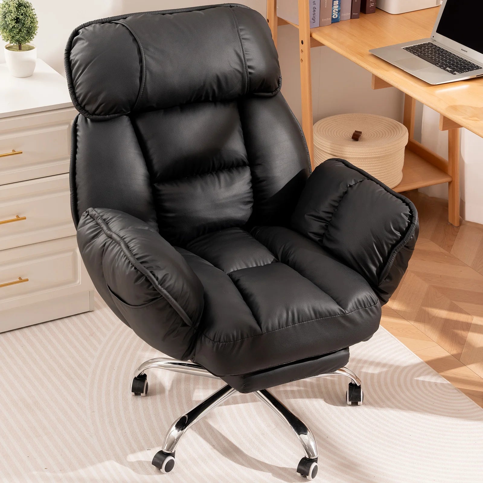 Fauteuil de bureau design en similicuir noir