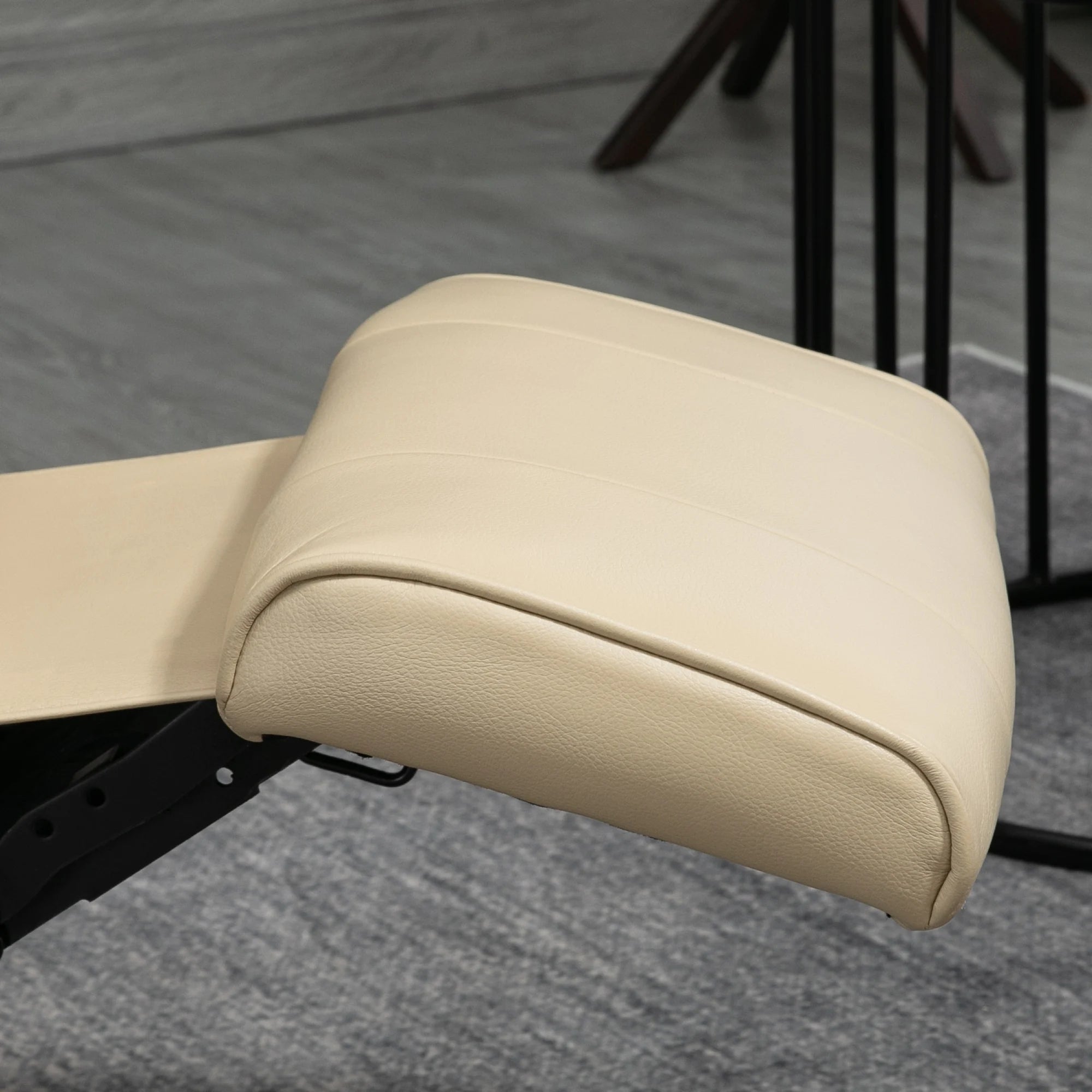 Fauteuil en cuir beige