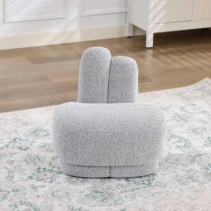 Fauteuil design luxe en tissu beige avec pieds en bois, style moderne et élégant, pour salon ou salle à manger.