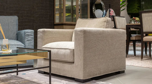 Fauteuil relax cube dans un salon chaleureux