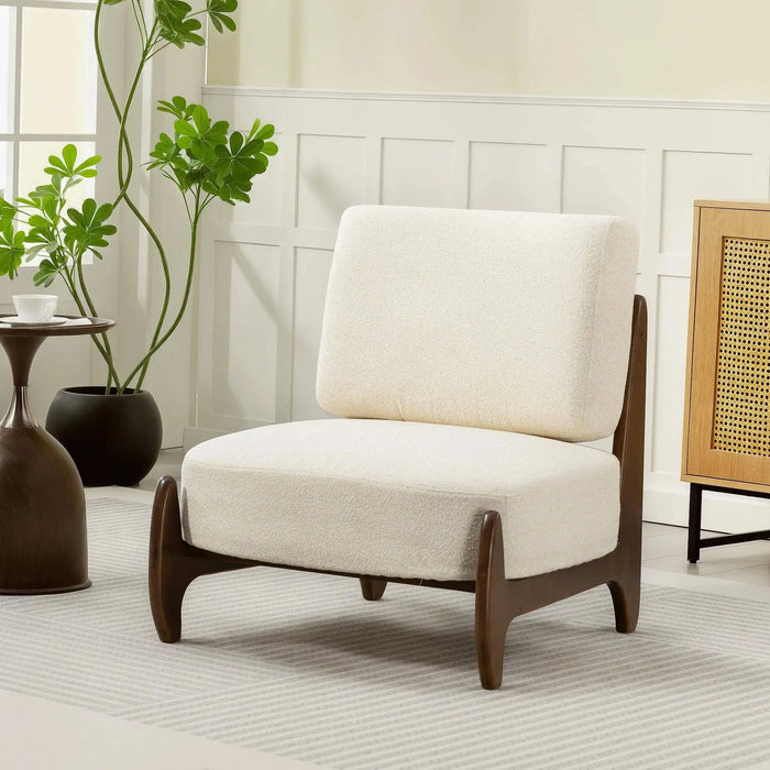 Fauteuil design en tissu blanc avec structure en bois, style bouclé, moderne et élégant, idéal pour un intérieur contemporain.