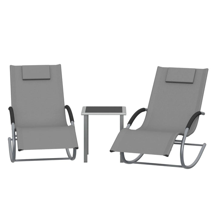 Ensemble fauteuil à bascule de jardin et table en bois avec coussins, idéal pour un espace extérieur confortable.