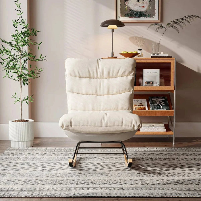 Chaise à bascule blanche Cazamoon.com avec coussin beige, fauteuil confortable pour la relaxation et la détente.